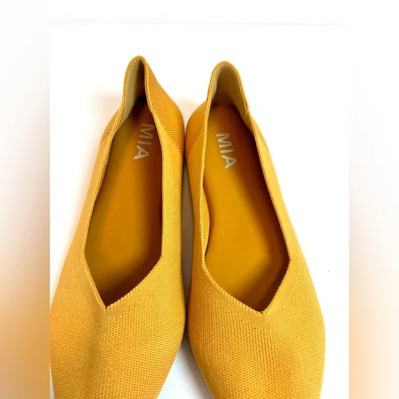 NWT • Women’s MIA “Kerri” Pointed Toe Flats • Size 6.5M • Color: Mustard Yellow - Picture 4 of 13